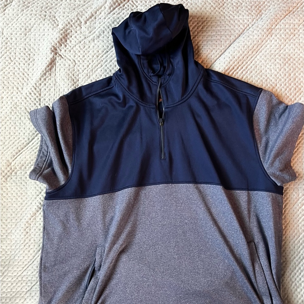 Short sleeve hoodie